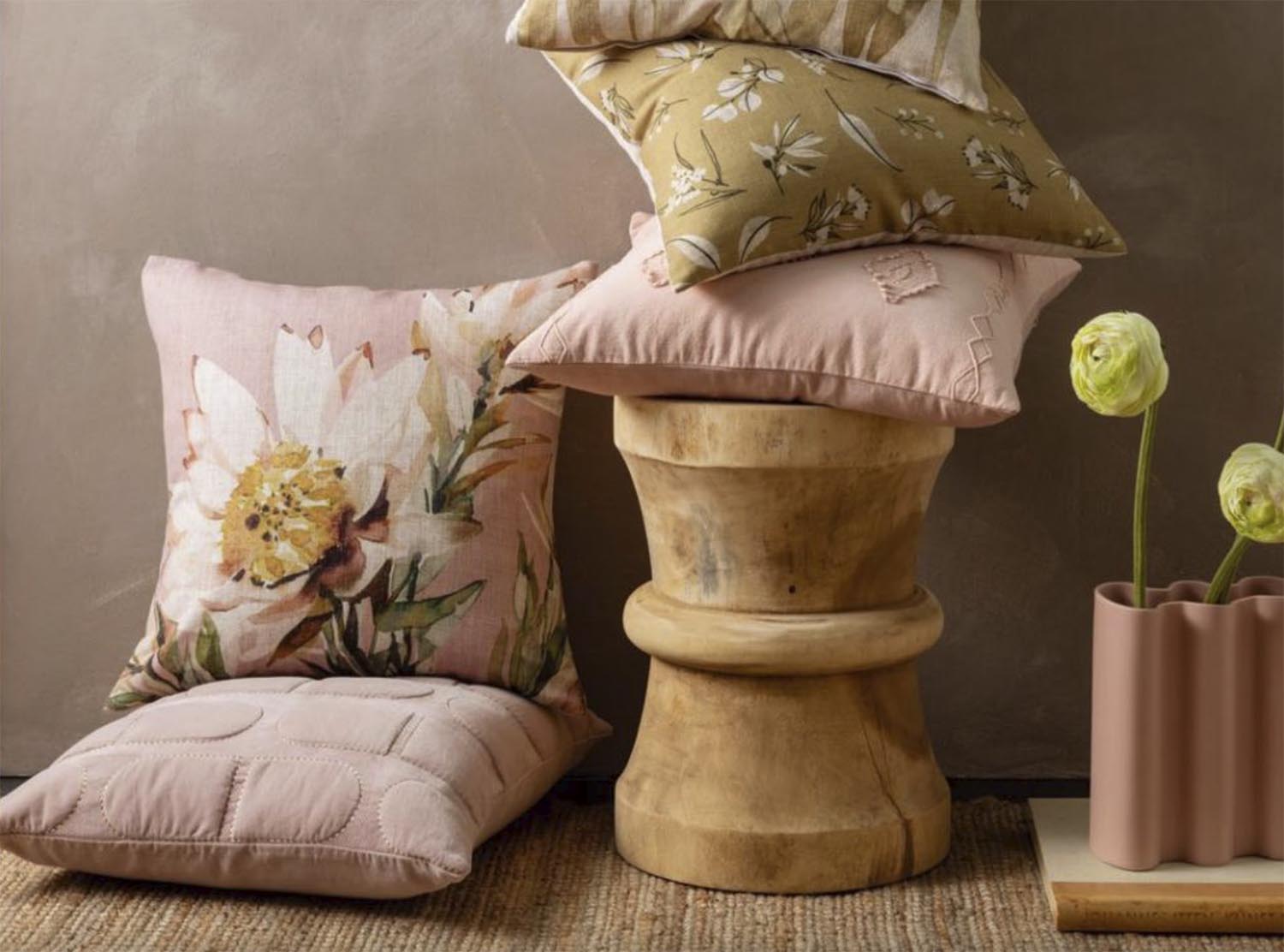 Ambiente con cojín Dendro de Kas Australia