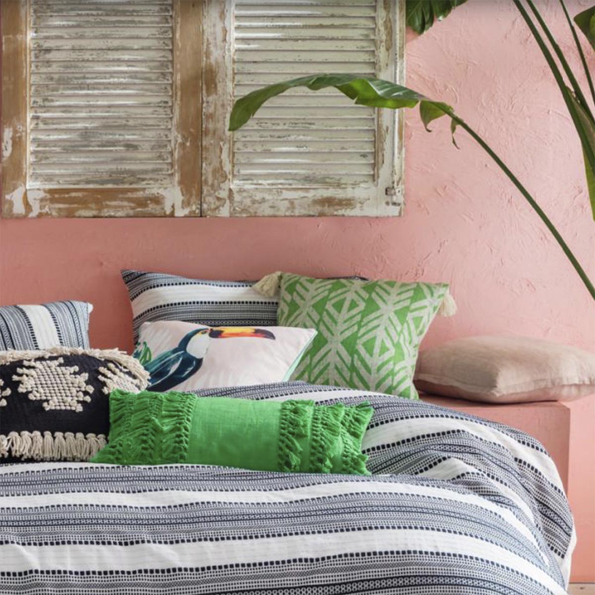 Ambiente con cojín Kali de Kas Australia